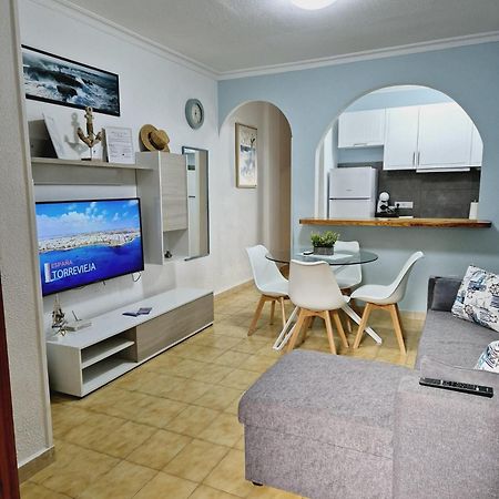 La Casa De Veronica - Serene Apartment With Shared Pool, Steps From The Beach تورّيفيِخا المظهر الخارجي الصورة