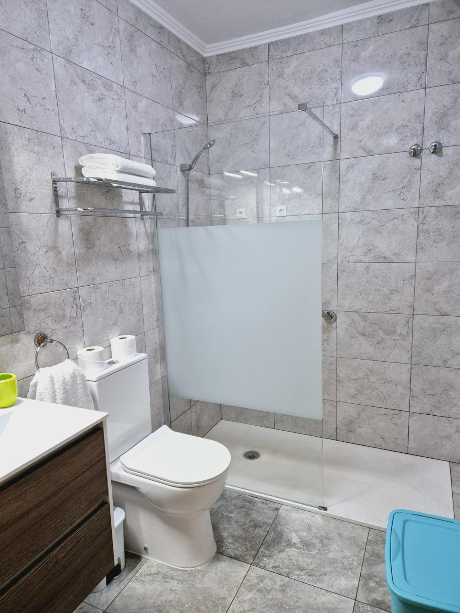 La Casa De Veronica - Serene Apartment With Shared Pool, Steps From The Beach تورّيفيِخا المظهر الخارجي الصورة
