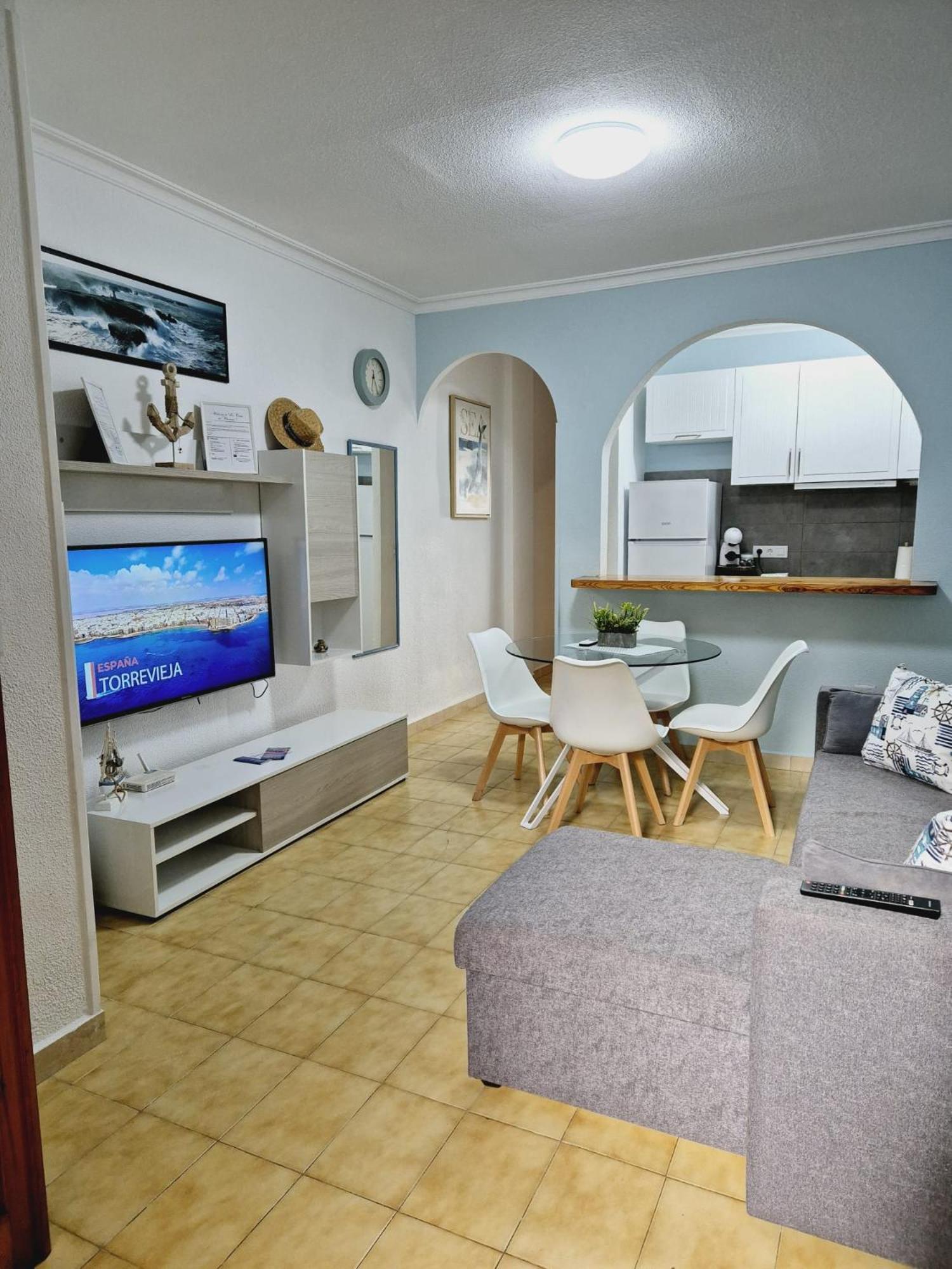 La Casa De Veronica - Serene Apartment With Shared Pool, Steps From The Beach تورّيفيِخا المظهر الخارجي الصورة