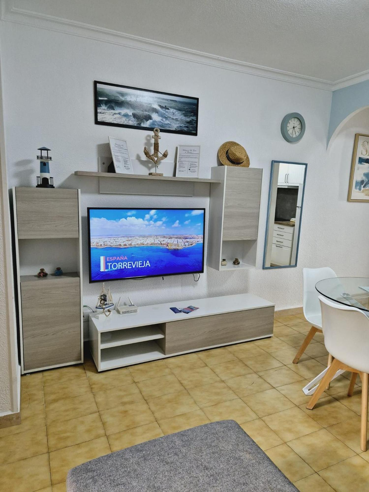 La Casa De Veronica - Serene Apartment With Shared Pool, Steps From The Beach تورّيفيِخا المظهر الخارجي الصورة